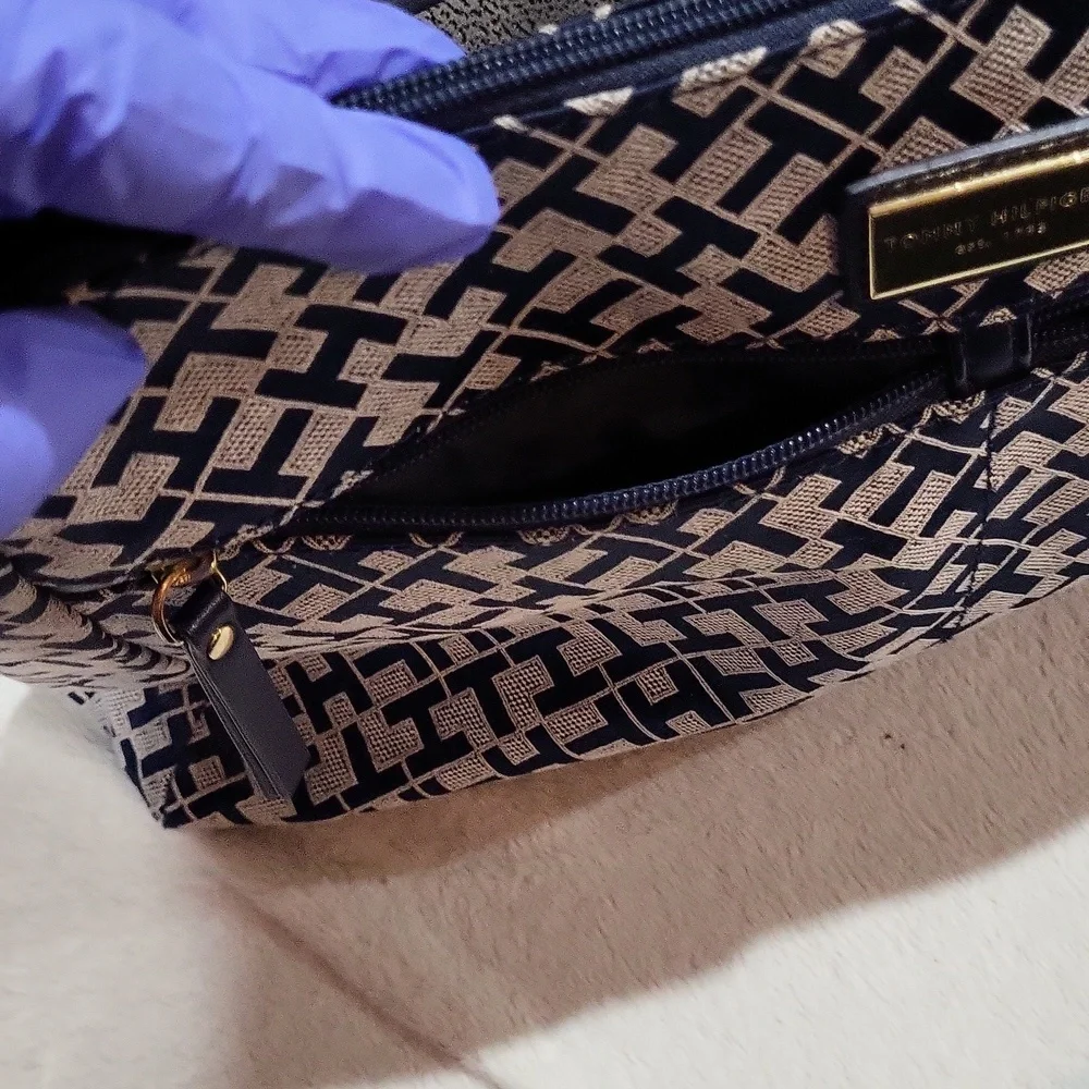 Tommy Hilfiger Purse - Picture 11 of 14